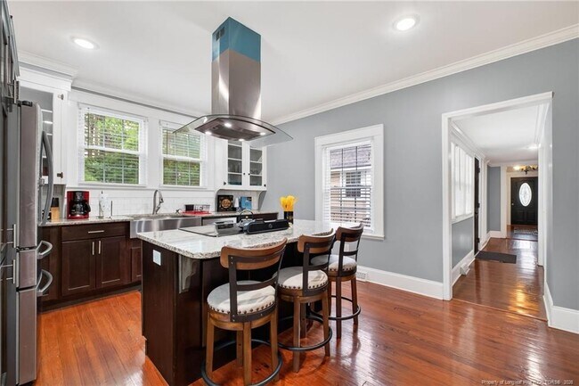 Building Photo - 423 E Edinborough Ave