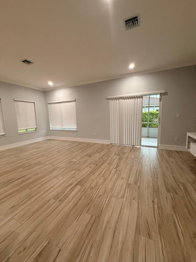 Building Photo - 1310 SW 48th Terrace