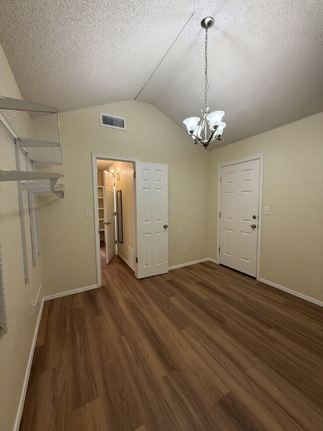 Building Photo - 12000 Ivory Gate Way