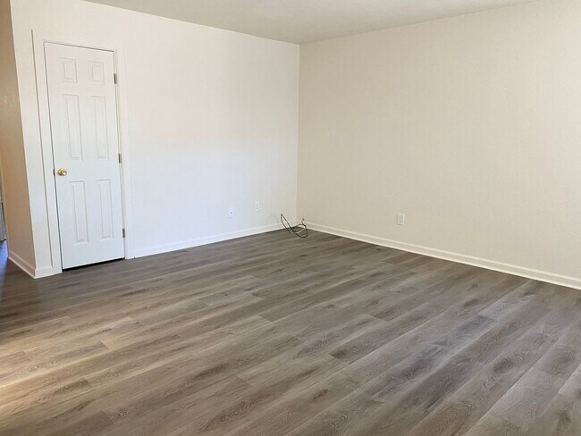 Building Photo - NSUR1259 2205 Cedar1-4