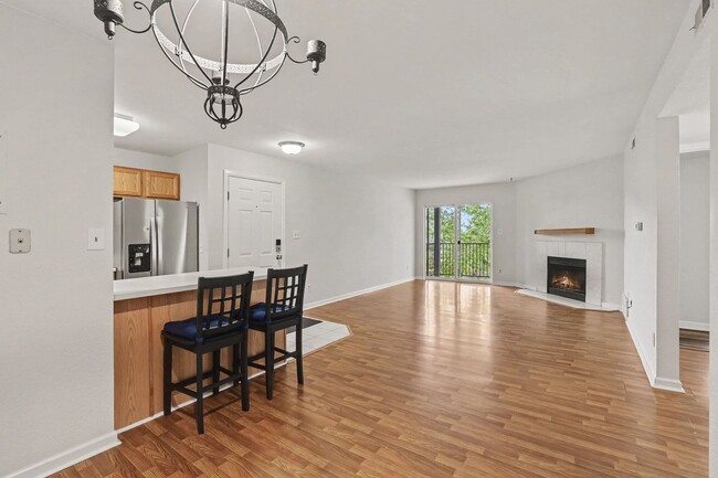 Building Photo - 13085 W Cedar Dr