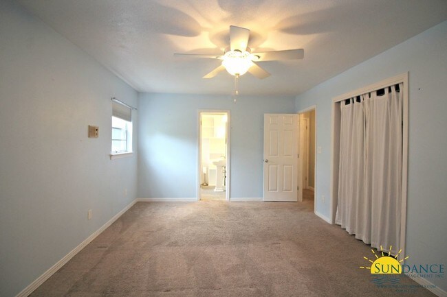 Building Photo - Spacious Poquito Bayou Home