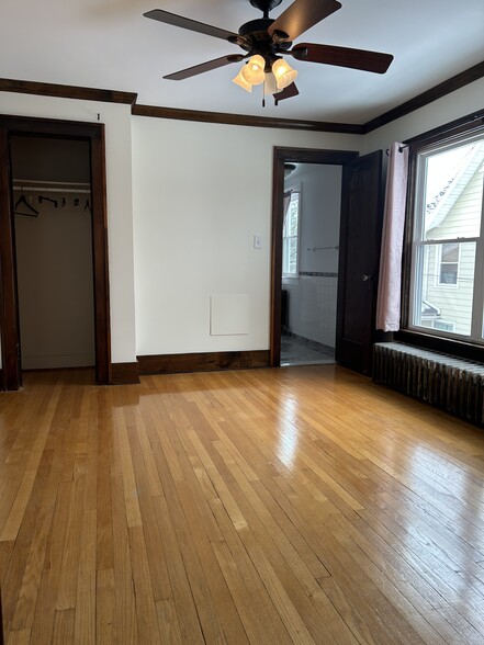 Bedroom - 414 Kenwood Ave