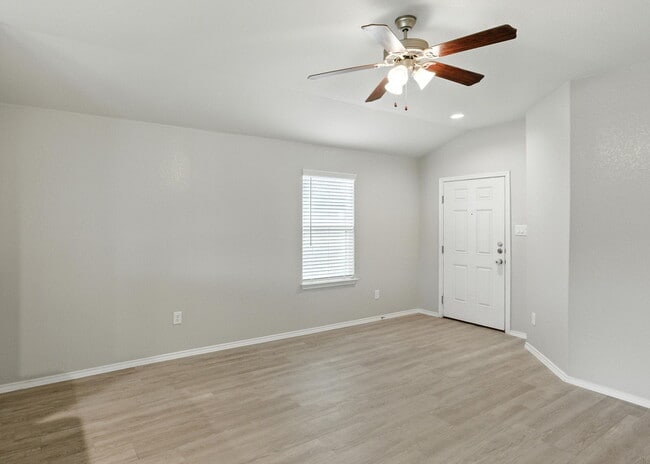 Building Photo - Immaculate 3BR/2BA Home Featuring Open-Con...