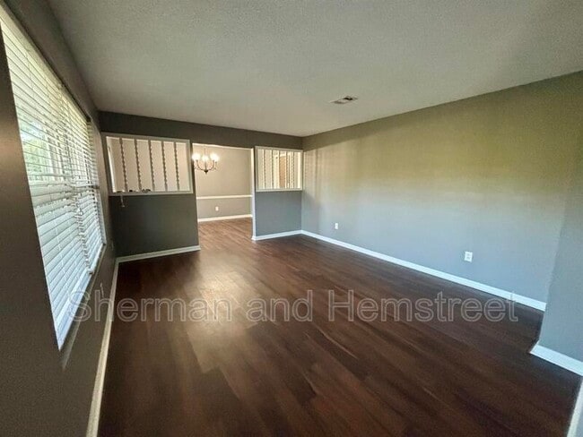 Building Photo - 2714 Fair Oak Ct