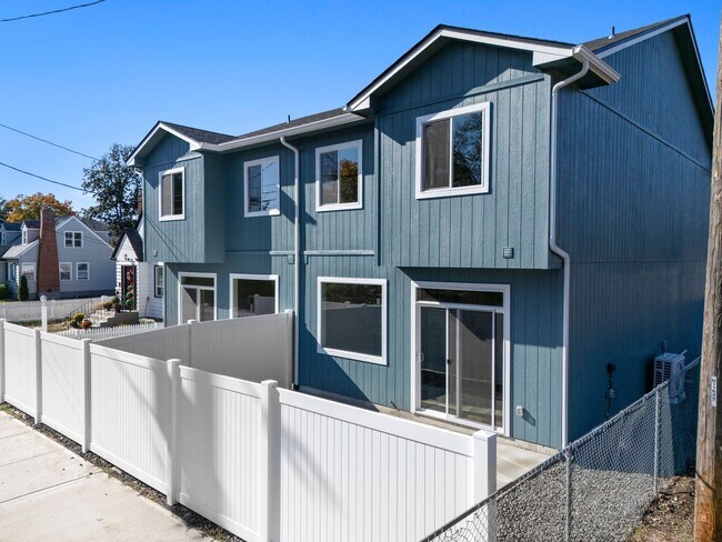 Building Photo - NEW Valley Townhome for rent