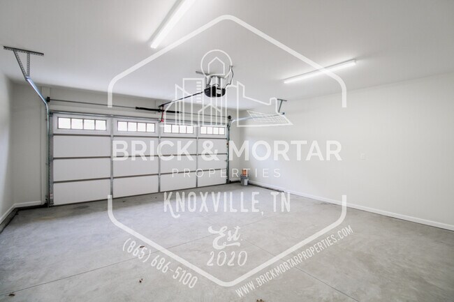 Building Photo - 4819 McCloud Rd