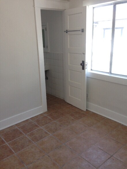 Building Photo - 1804 Bellevue Ave