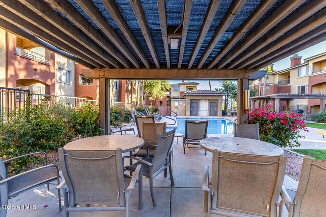 Building Photo - 5401 E Van Buren St