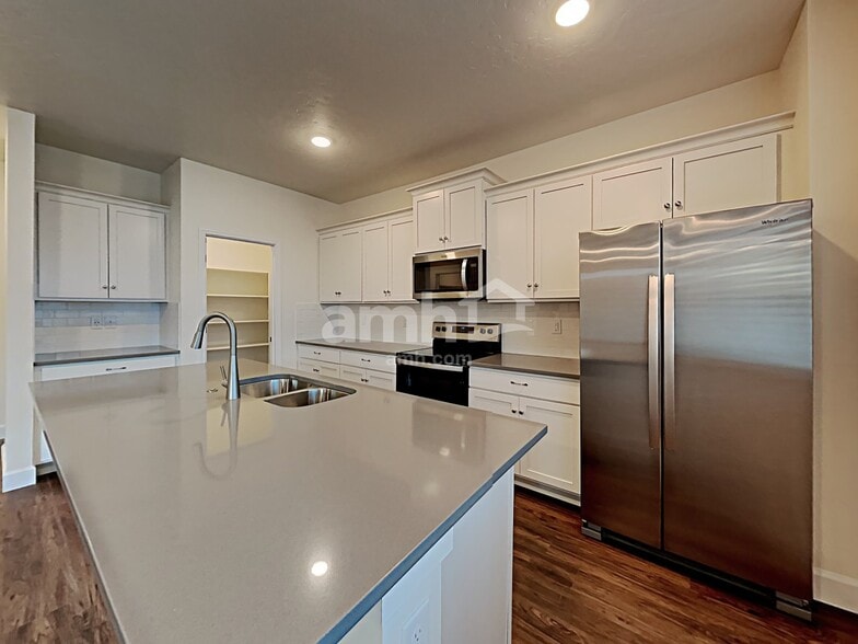 Building Photo - 9429 W Chino St