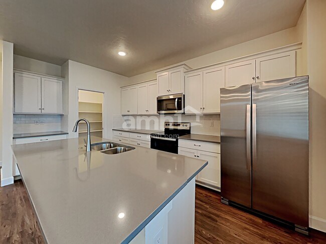 Building Photo - 9429 W Chino St