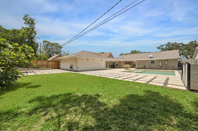 Building Photo - 1614 Droxford Dr