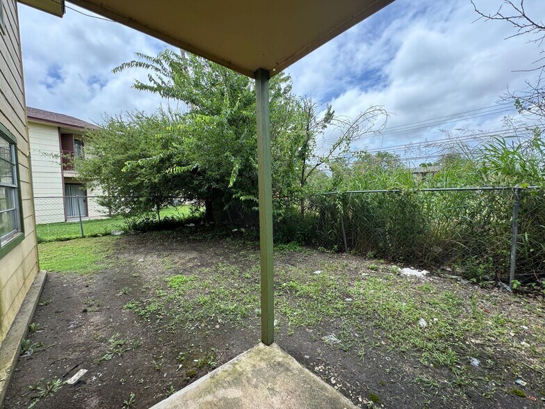 Building Photo - 1106 Eastside Dr