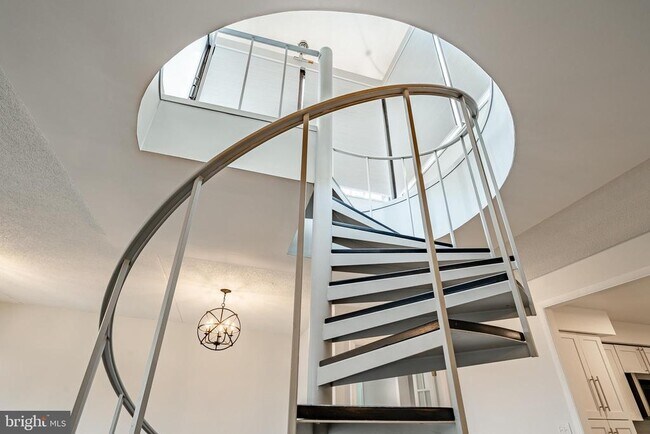 Building Photo - 21510 Valley Forge Cir