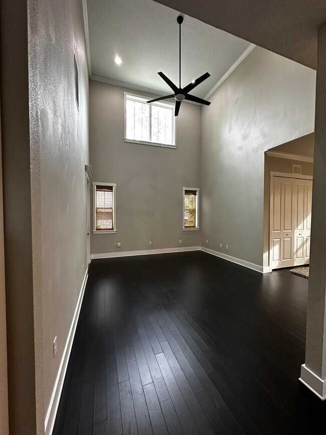 Building Photo - 201 W Hiawatha St