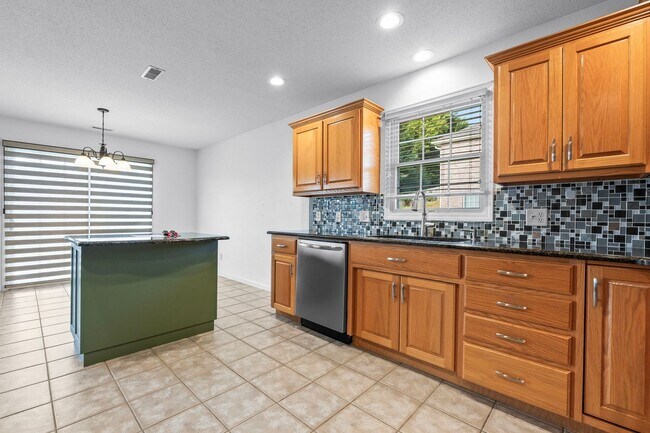 Building Photo - 2817/2819 Lynwood Hills Dr