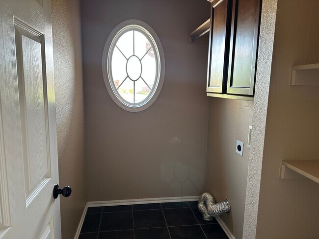 Building Photo - Beautiful home located in the Waterstone area! NO PETS!