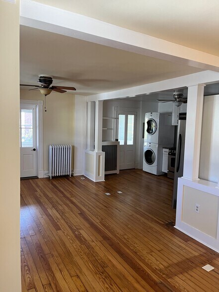 Building Photo - 619 Caroline St