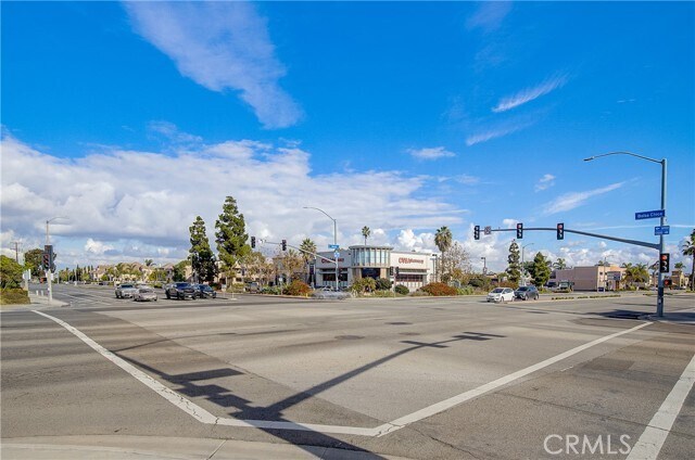 Building Photo - 16562 Regina Cir