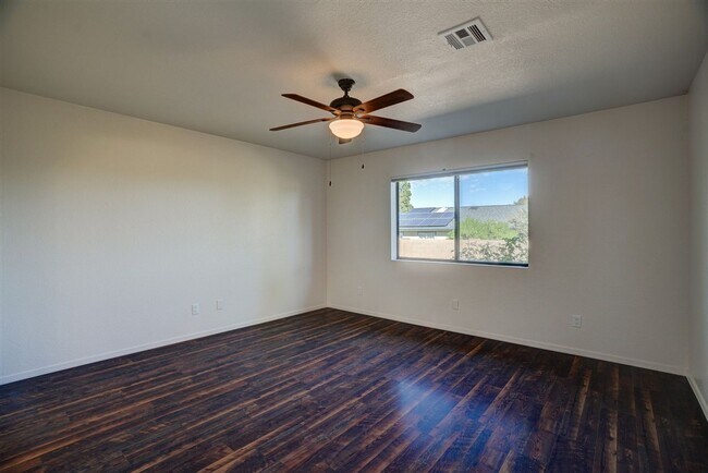 Building Photo - 7930 E Larkspur Ln