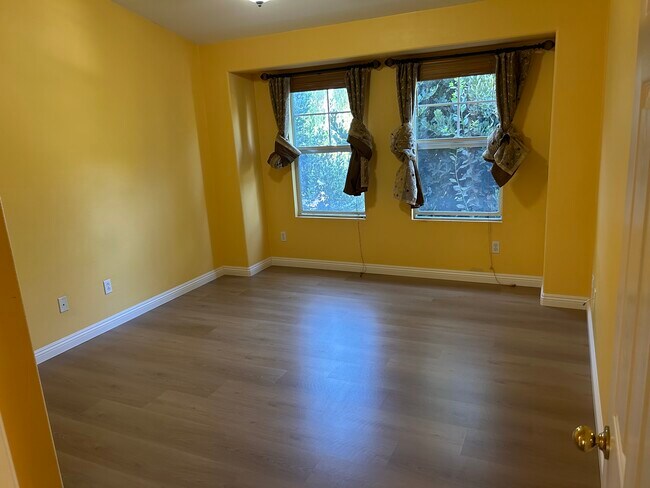 Building Photo - 45 Tulare Dr