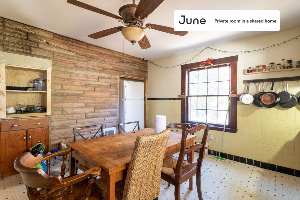Building Photo - Room in Shared 5 bed/1 bath home