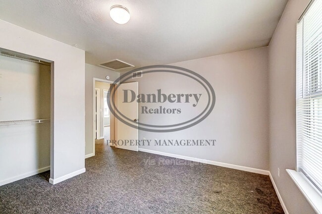 Building Photo - 3571 Turret Green Dr