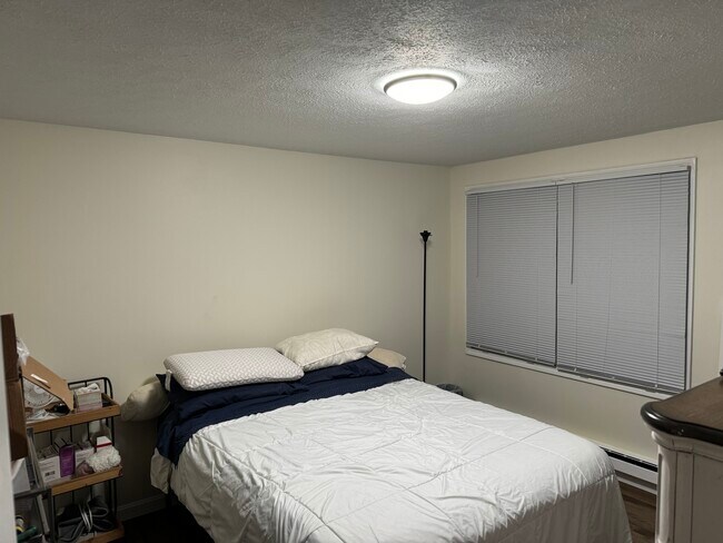 2nd bedroom - 35 Genessee St