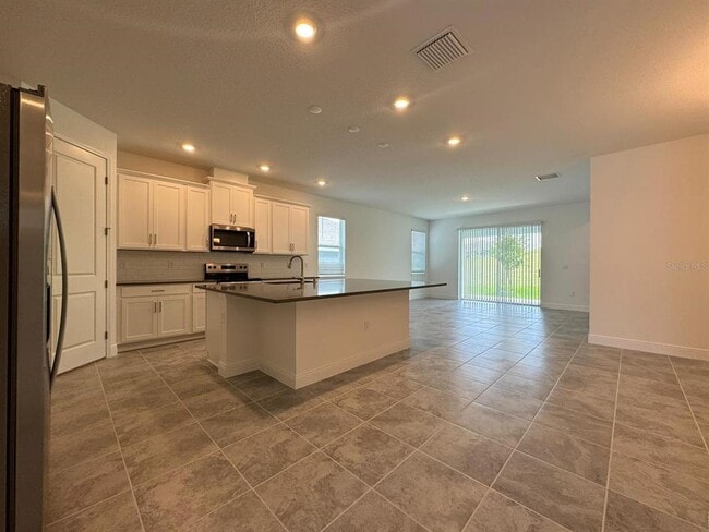 Building Photo - 2041 Axel St