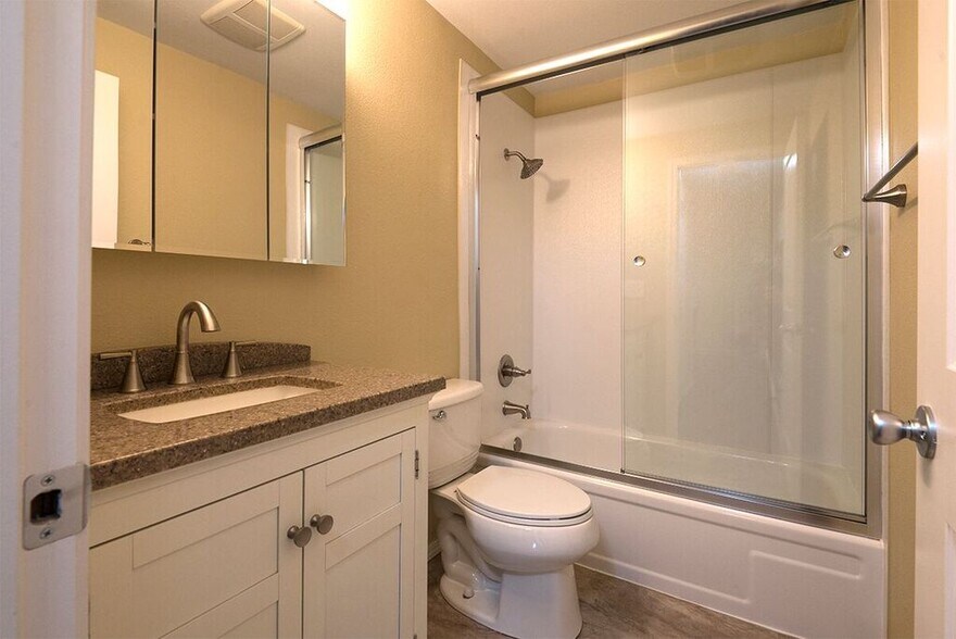 Building Photo - 12400 SW Gingham Ln