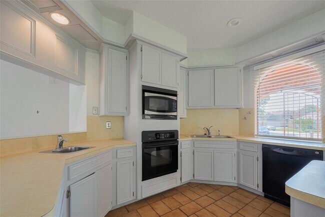 Building Photo - 12922 Ashford Chase Dr