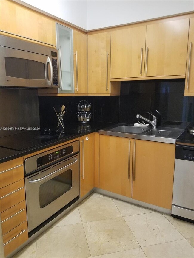 Building Photo - 6365 Collins Ave