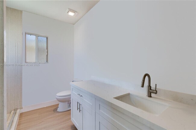 Building Photo - 383 NE 34th Terrace