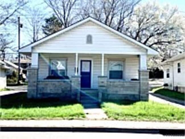 Building Photo - 2 BED with easy access to Downtown!