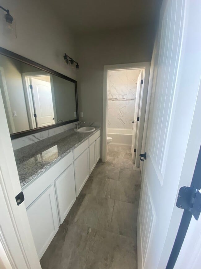 Building Photo - Newer 3 Bedroom+ Office Near Red Hawk Golf Course