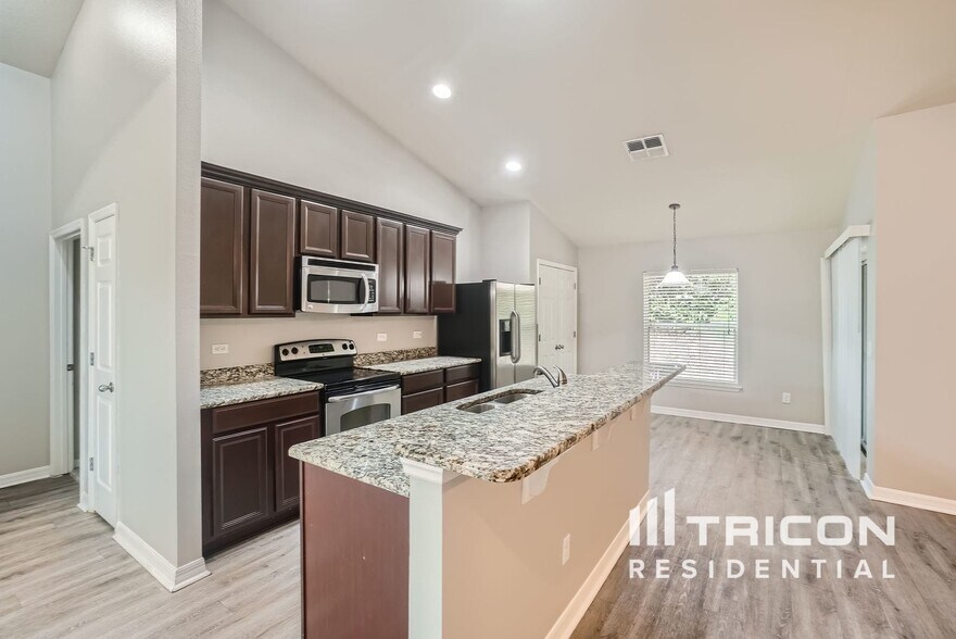 Building Photo - 11127 Lemay Dr