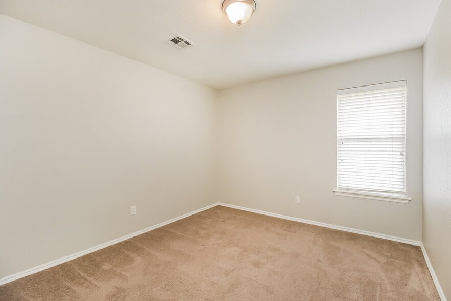Building Photo - 716 Cavecreek St