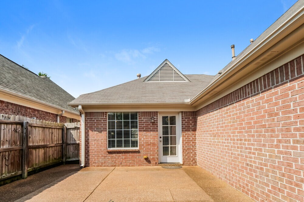 Building Photo - 10247 Morning Hill Dr