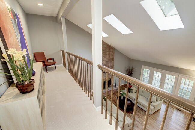 Building Photo - 13 Avalon Ct