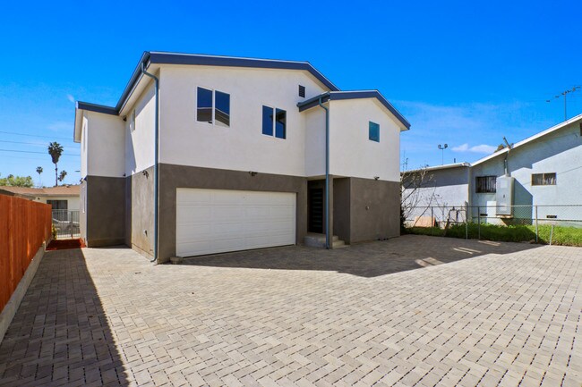 Building Photo - 5258 Oakland St