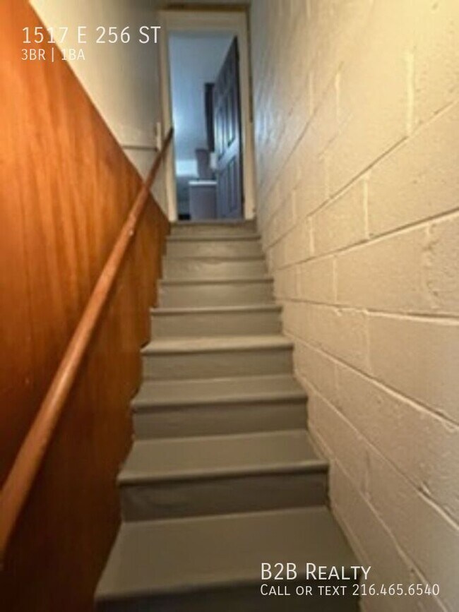 Building Photo - 1517 E 256th St