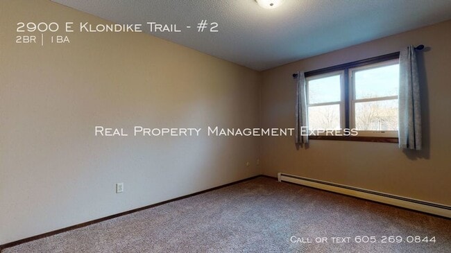 Building Photo - 2900 E Klondike Trail