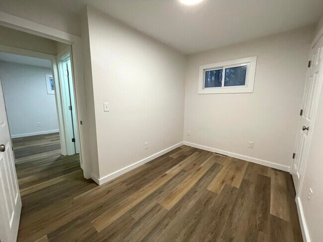 Building Photo - 7350 Beech Ave