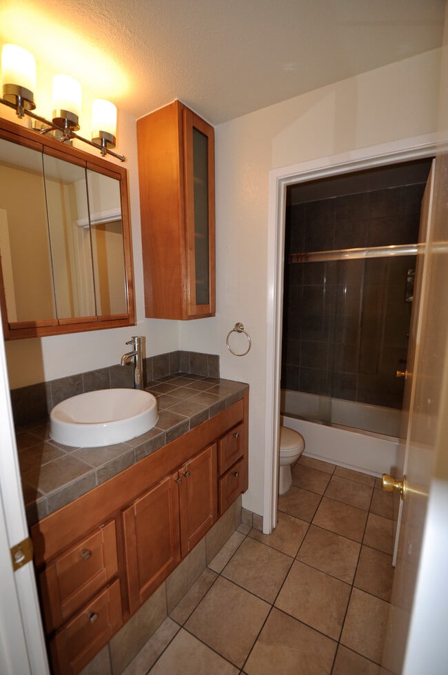 Building Photo - Great central SJ location near Highways 87...