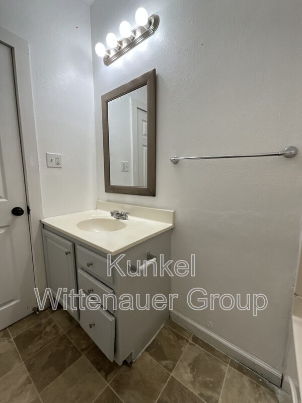 Building Photo - 310 E Washington St