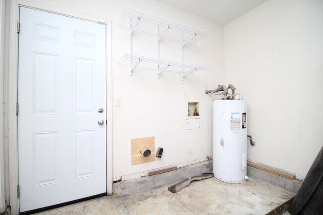 Building Photo - 3 Bedrooms, 1.5 Baths, 1-Car Garage & Large Fenced Backyard Near Bases, Schools & Shopping