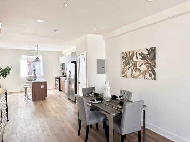 Building Photo - 2430 E Tioga St