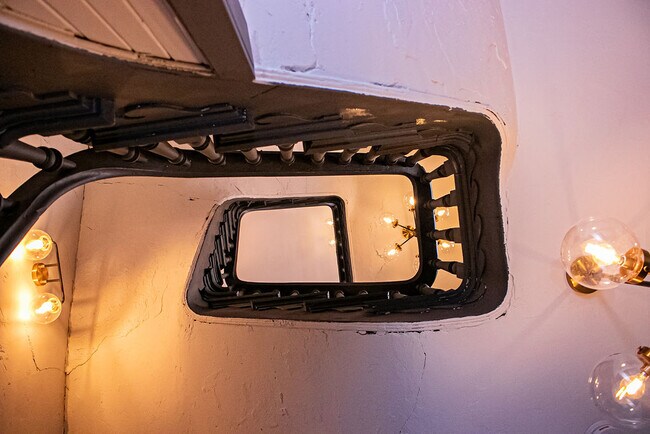 Building Photo - 207 W McMicken Ave