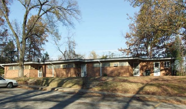 Primary Photo - Engler Park Apartments