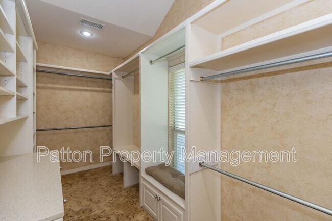 Building Photo - 6910 Logan Pl